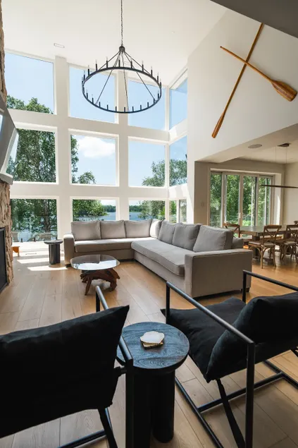 Luxury Rockshore Lakehouse w/ hot tub & golf sim - Image 1
