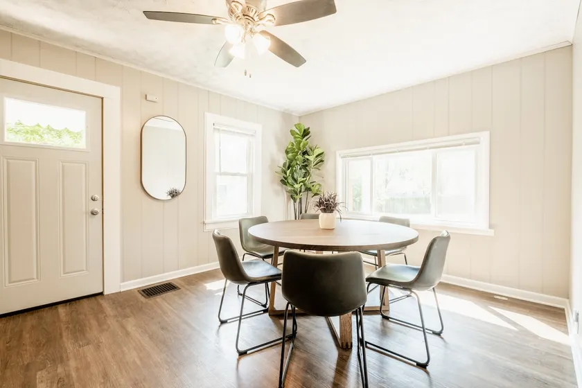 Cozy Convenient 3BR | 15 Min Intel | King Bed - Image 1