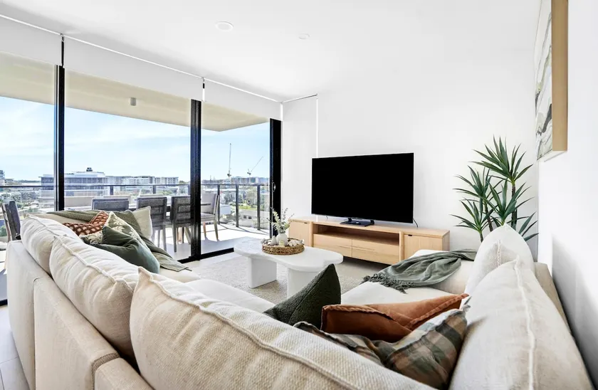 Spacious & Stylish 3BR Apt w/ Balcony & Parking! - Image 1
