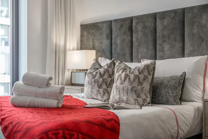 Riverfront Retreat in London 2 Bed 2 Bath - Image 1