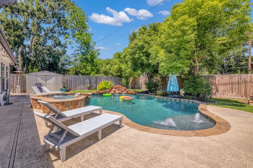 Floral Haven - Pool & Gameroom - Image 1