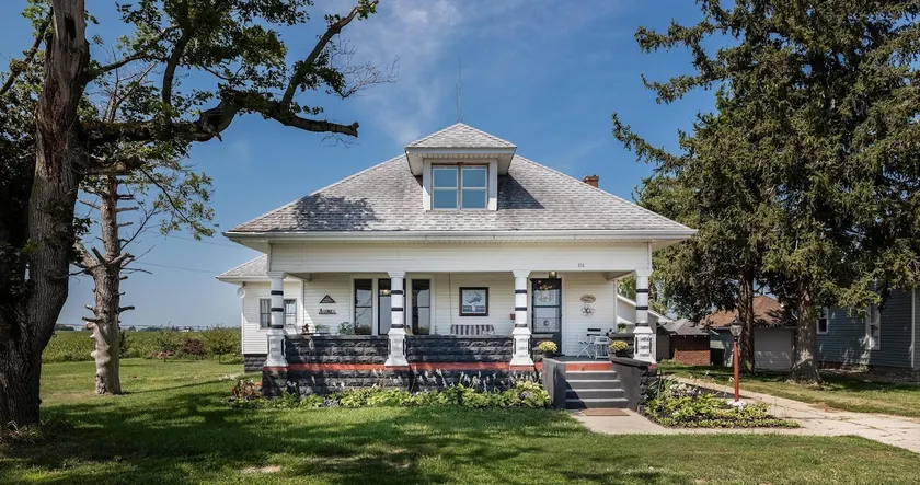 Broadview Manor - Image 1