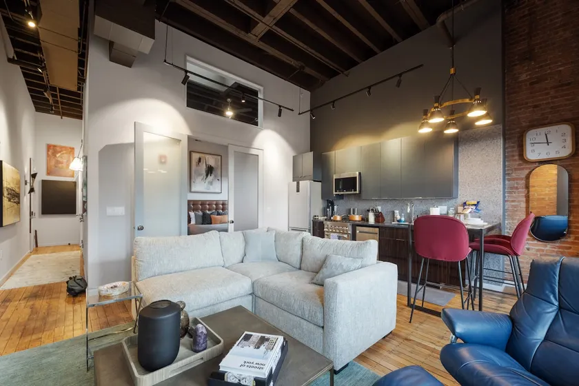 Gorgeous 2BR PH Prime Location - Image 1