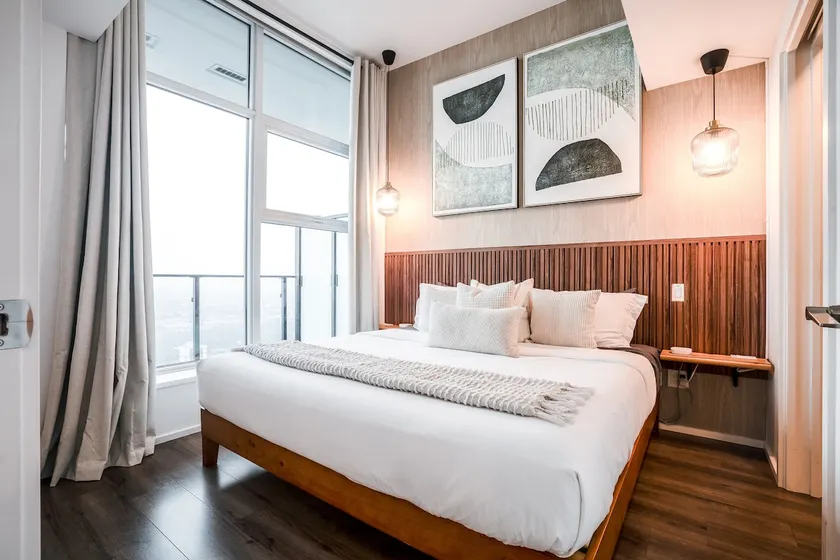 Lougheed Centre/Sleeps 4/Skytrain/Private Balcony! - Image 1