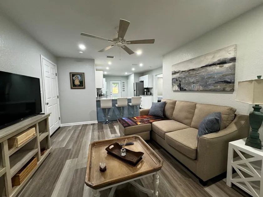 Charming 2/1 Guesthouse in North Pensacola - Image 1