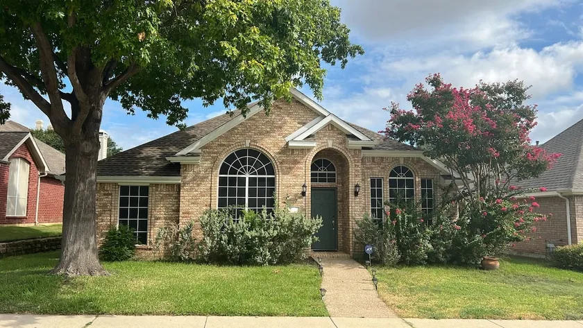 R1 - Private 2BR Suite with Kitchen & Bath - Image 1