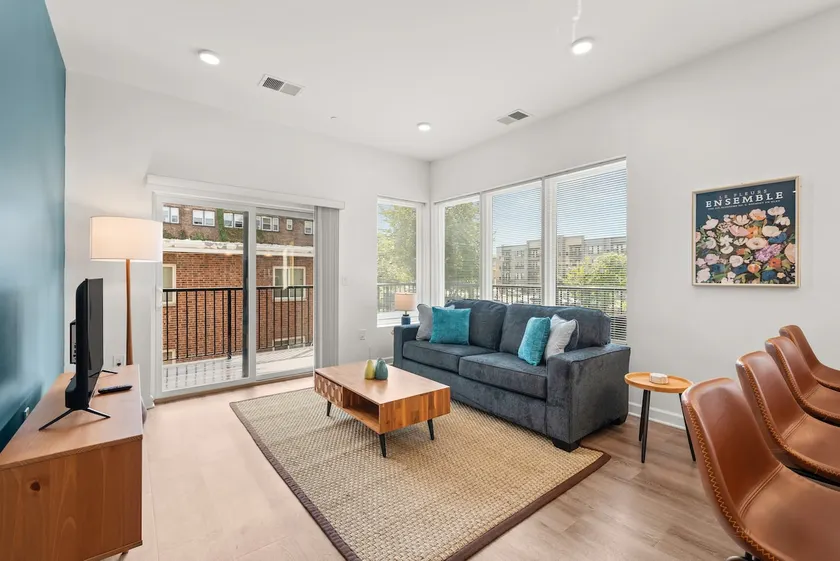 Stunning 2 Bed/2 Bath | CLE Clinic | Balcony - Image 1