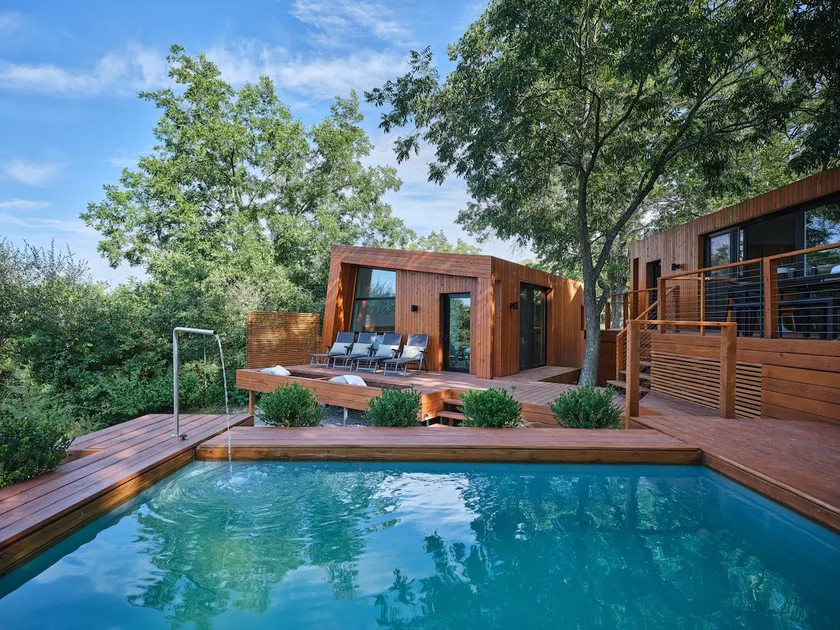 Luxe lake cabin 1hr to Kansas City w pool+hot tub - Image 1
