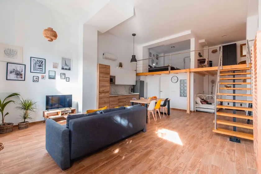 Downtown duplex with a jacuzzi. Family apartment. - Image 1