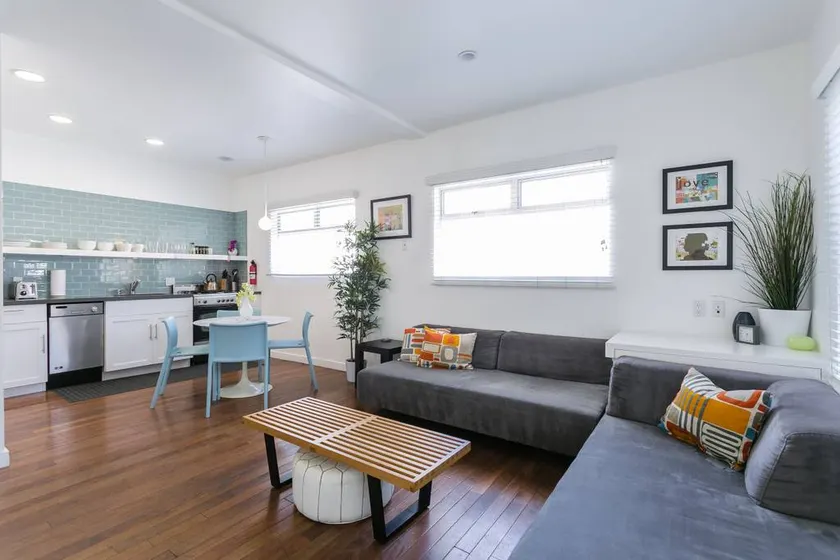 Chic 2-Bdr Apartment by Venice Beach - Image 1