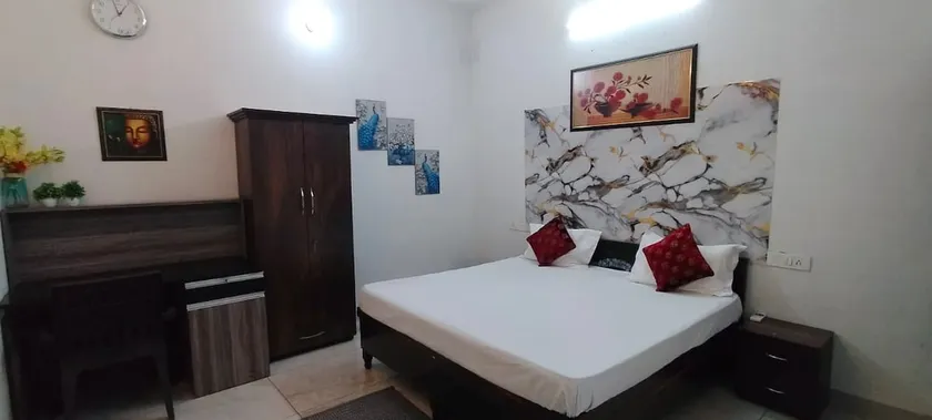 Two Rooms with Common Area & Kitchen - Image 1