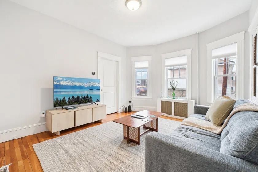 Centrally Located Apartment in Worcester - Image 1