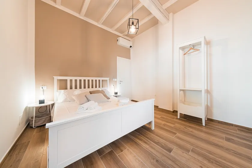 Gray Apartment with 4 beds - Image 1