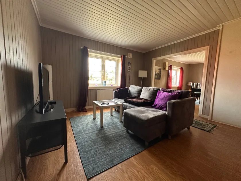 Farmhouse centrally located at OSL! - Image 1