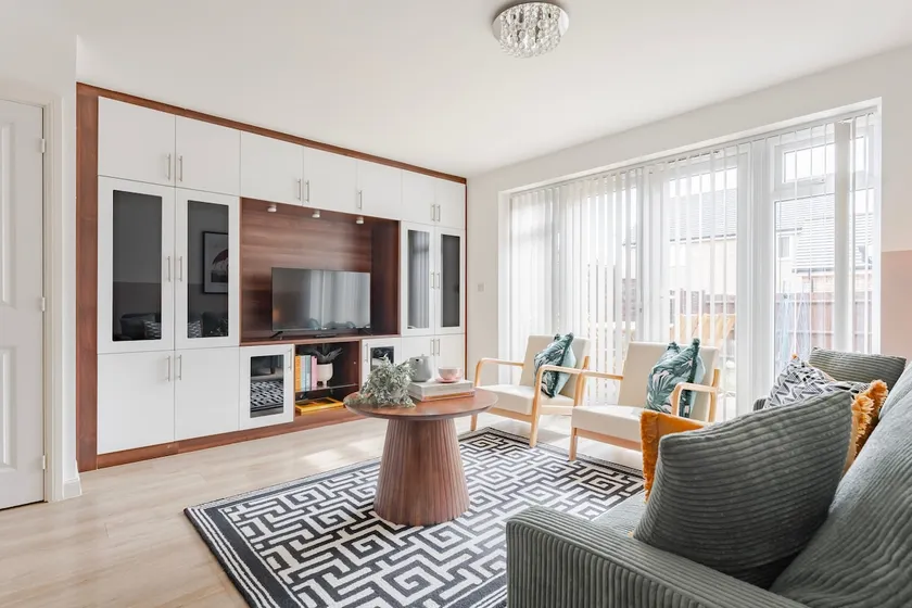 Stylish & Chic 3 bed House - Image 1