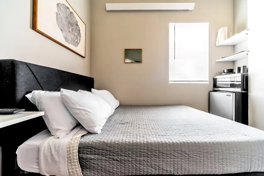 Cozy Micro Suite Unit 8 Sleeps 2 Minutes to Downtown - Image 1