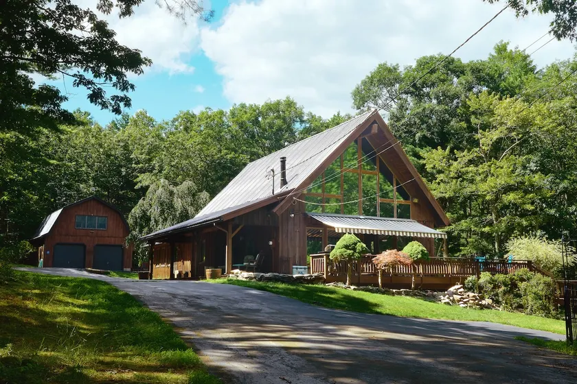 The Luxury Cabin at Deep Hollow - Image 1
