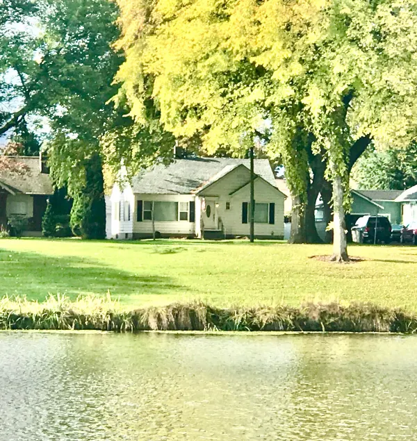 Longview Lake Home - Sleeps 6- View of the Lake! - Image 1