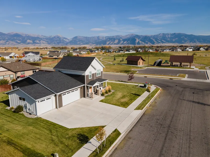 Mountain View Retreat Near Airport and Park - Image 1