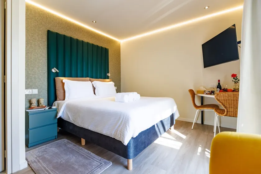 Suite 7 • Stylish • Seaview from Bed • Walk to Sea - Image 1