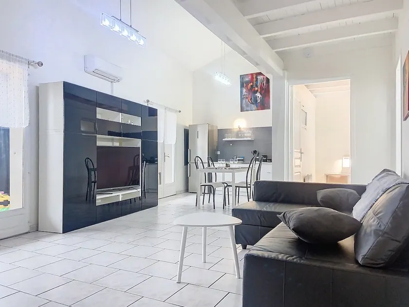 Spacious 3BR• AC, Walkable & Private Garage - Image 1