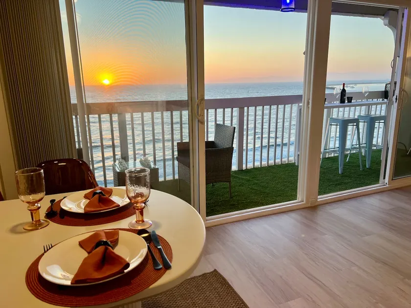 Beachfront Oasis, Garage Parking, Balcony View - Image 1