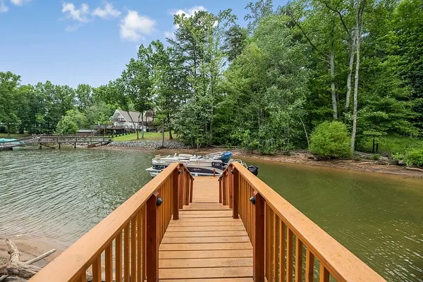 The Little Lake House - Image 1