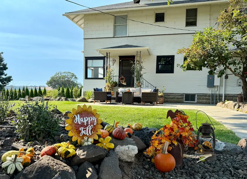 1910 Farmhouse in scenic Naches/Yakima - Image 1