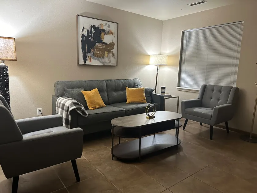 Downtown Comfy 2 BDR -Close walk to everything! - Image 1