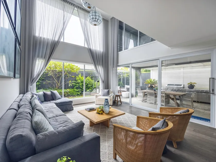 Stunning and Luxurious 4-Bedroom Mansion at Rochedale - Image 1