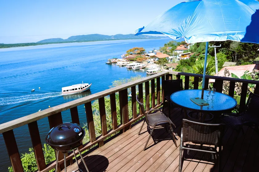 House with a panoramic view of the lagoon - Image 1