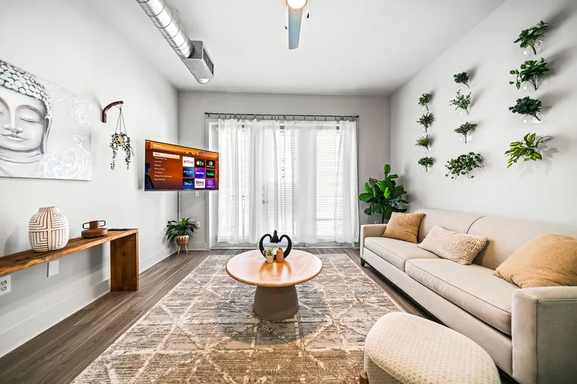 Organic Modern Retreat | 1 BR2Bed | Pool & Gym - Image 1