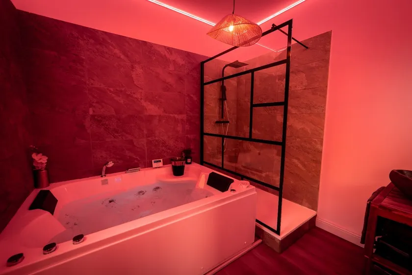 Love Room in Albi / Private Balneo and Tantra - Image 1