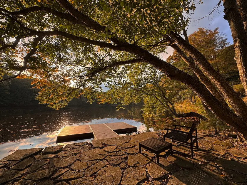 Stunning Peaceful Lakeside Cottage - Image 1