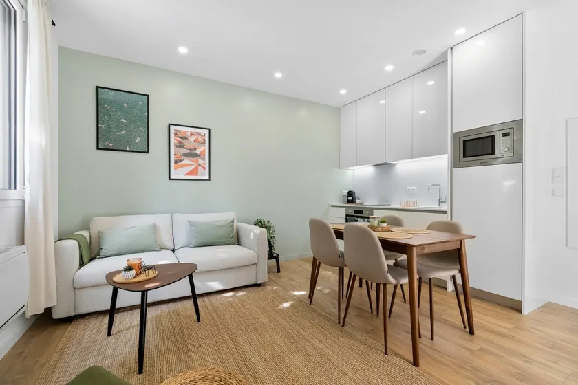 Large Bright Home - Parking - Trocadero 25 min - Image 1