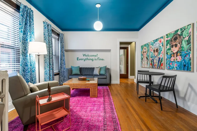 Keepin' it Golden • Vintage 1BR Near Wrigley - Image 1