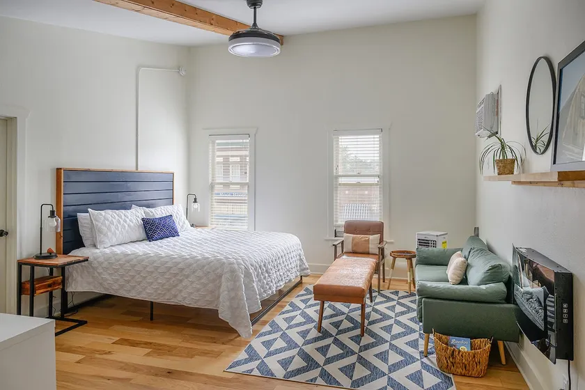 Mayoral Suite Above Paddle On Coffee - Image 1