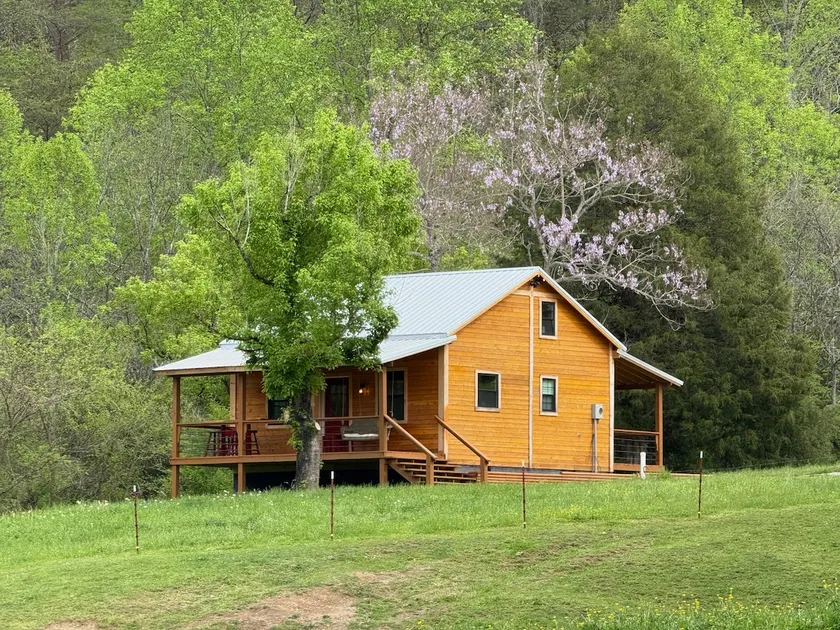 Clinch River farm stay -stunning mountain views - Image 1