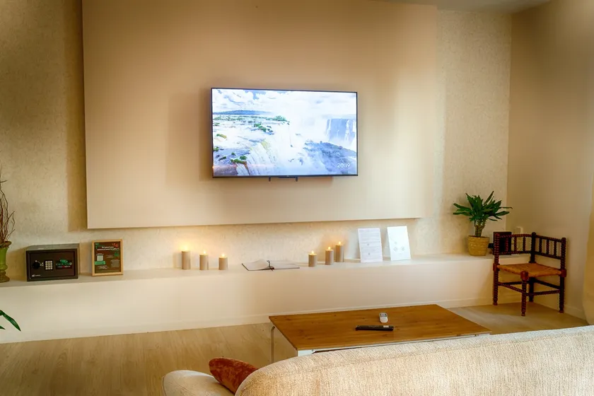 Private Cinema Getaway • Whirlpool • Sleeps 5 - Image 1