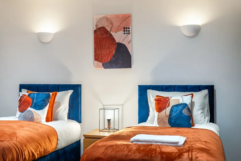 Kings Hotel - Image 1