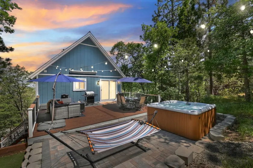 Scenic Mountain Escape | Hot Tub & Outdoor Movies - Image 1