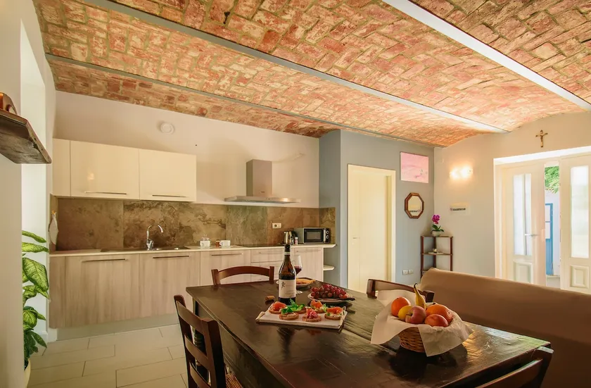 Elegant accommodation in La Morra with private garage - Image 1