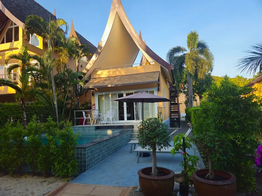 Steps to Beach: Luxury 3BR Private Pool Villa - Image 1