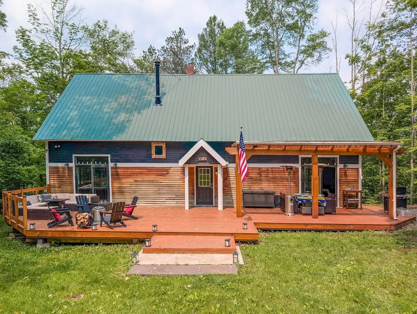 Close to Everything! 4 BR Renovated Schoolhouse - Image 1