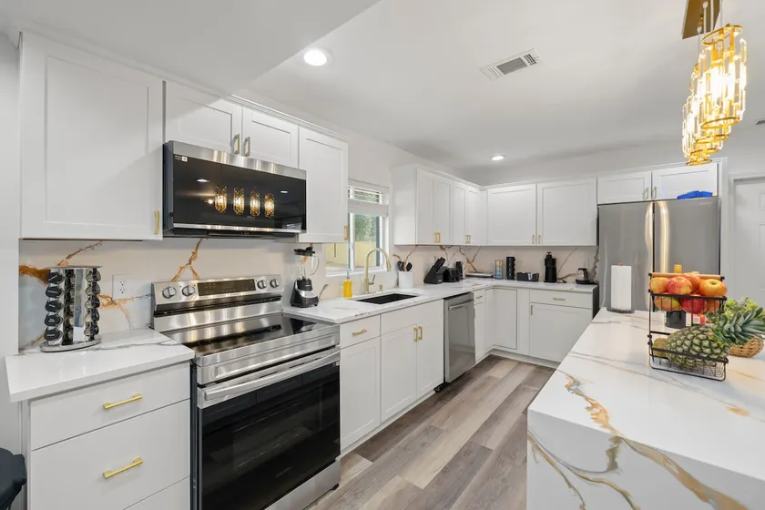 Expansive 7-Bedroom Family Home - Image 1