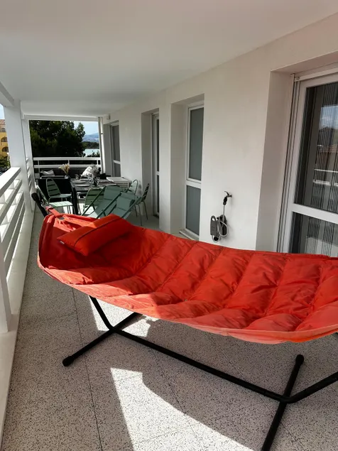 Cozy 2-bedroom apartment, air conditioning, Wi-Fi, terrace, 5 min from the beach - Image 1