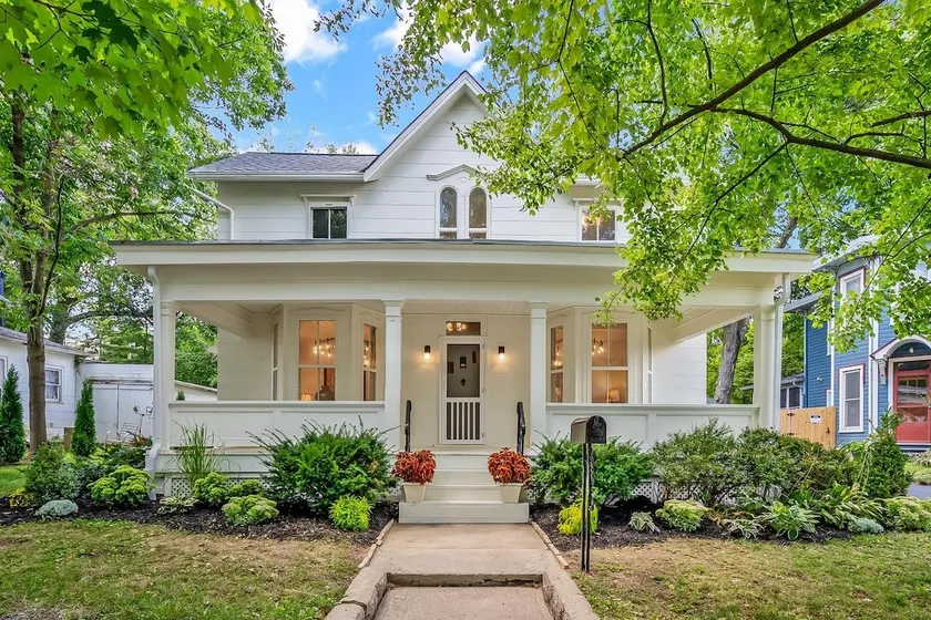 Remodeled Charming Historic Home,4 bed 2.5 bath - Image 1