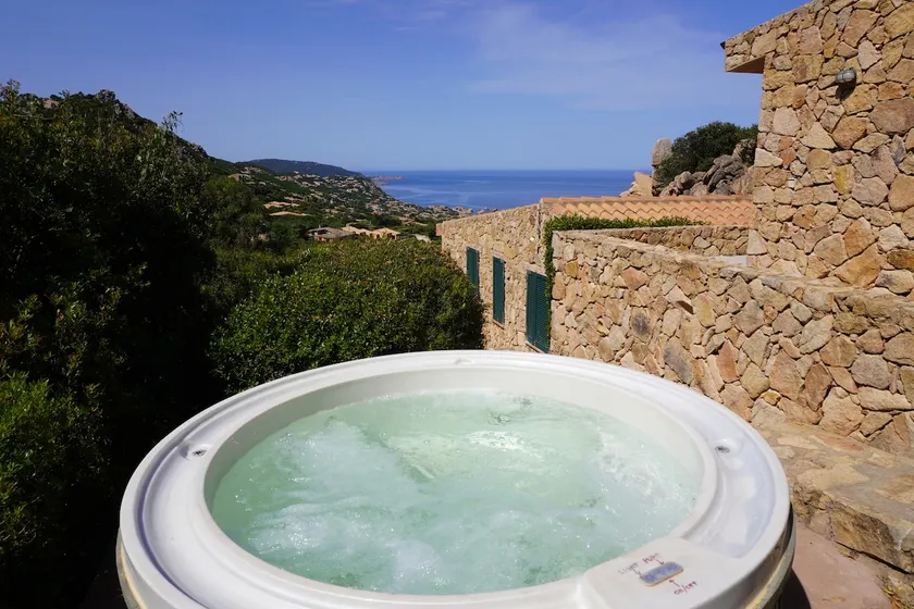 Villa with shared pool and sea view - Image 1
