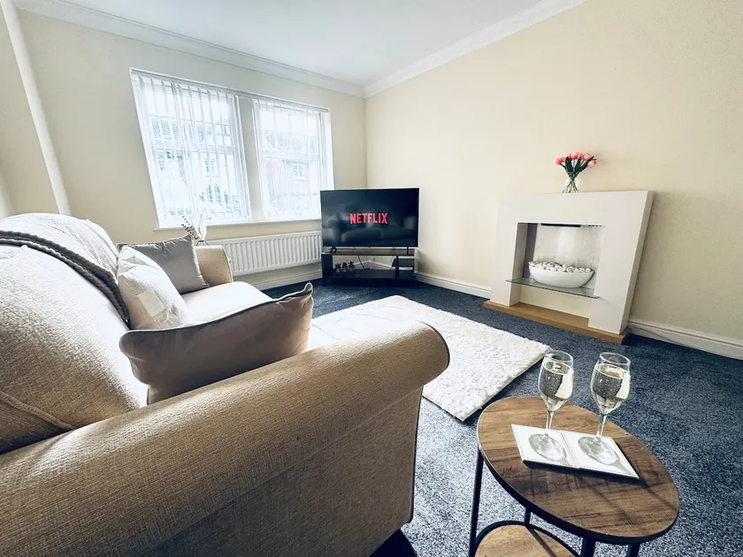 Linga House - 3 Bedrooms - Sleeps 5 - Image 1