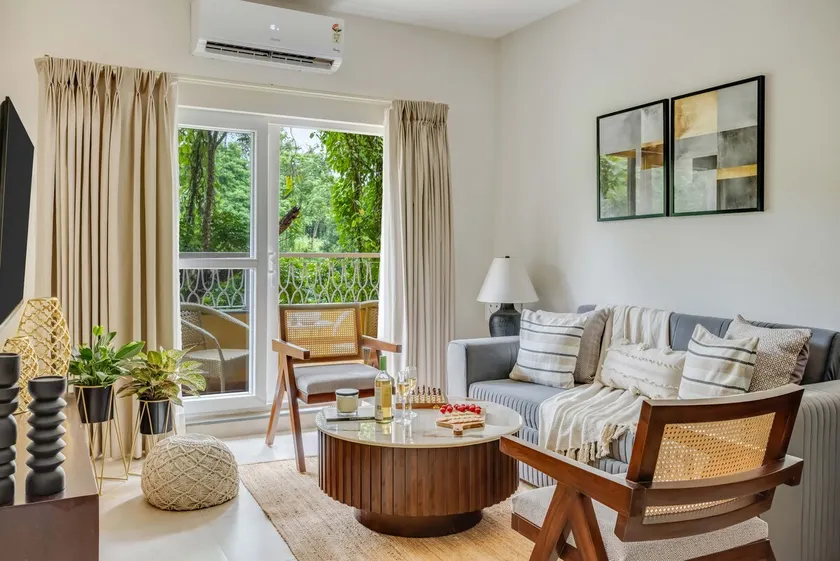 Candolim 1BHK with Private Jacuzzi and Balcony - 5 Minutes from Beach - Image 1